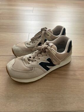 New Balance 574 ‘Incense Black”, Women 8.5, Men 7